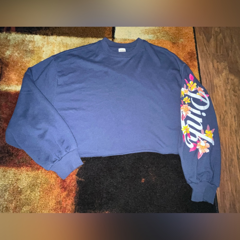 LIKE NEW VS PINK L/S Cropped Crewneck Sweatshirt - Navy - Sz Medium